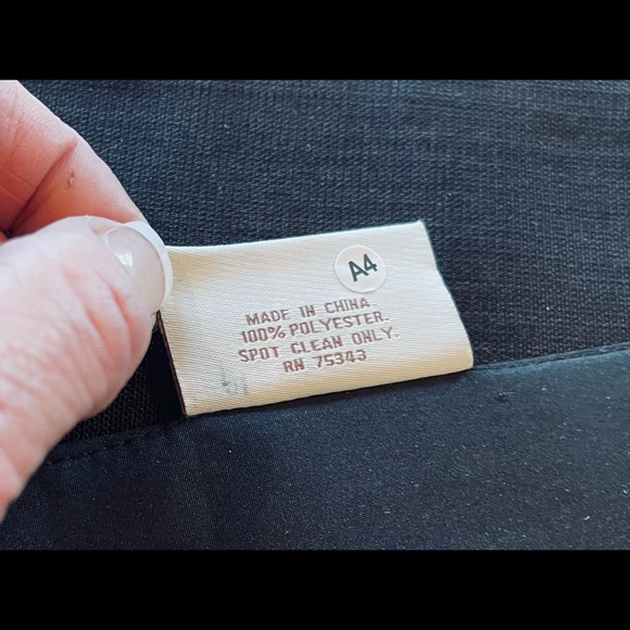 NWOT - Gorgeous raised appliqué table runner - Picture 4 of 5